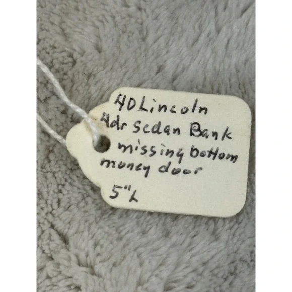 Vintage 1940 Lincoln 4-Door Sedan Diecast Metal Coin Bank Gold Tone 5 Inch - Picture 6 of 6